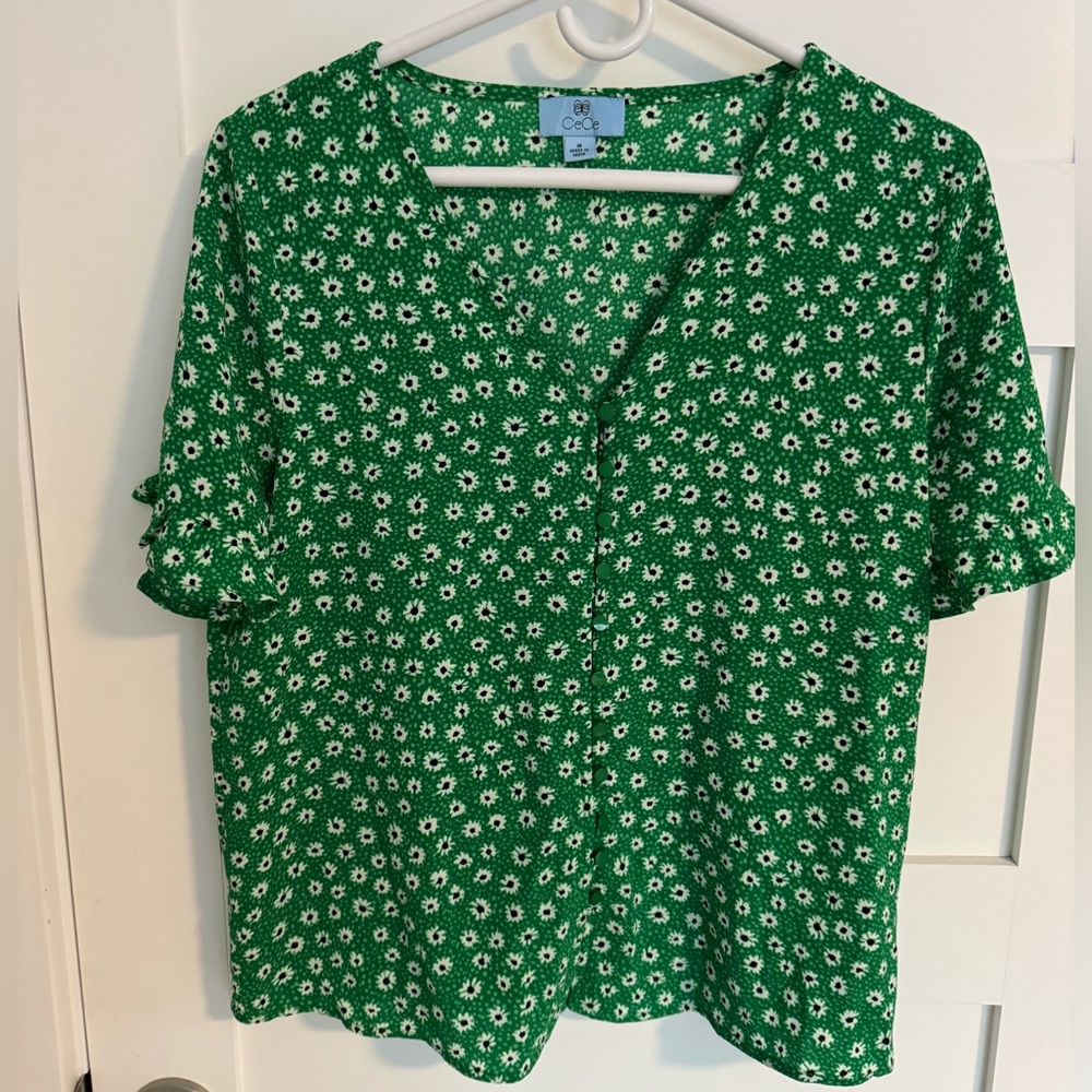 CeCe women’s 3/4 Sleeve Ruffled Button Blouse in Floral Kelly Green, size M